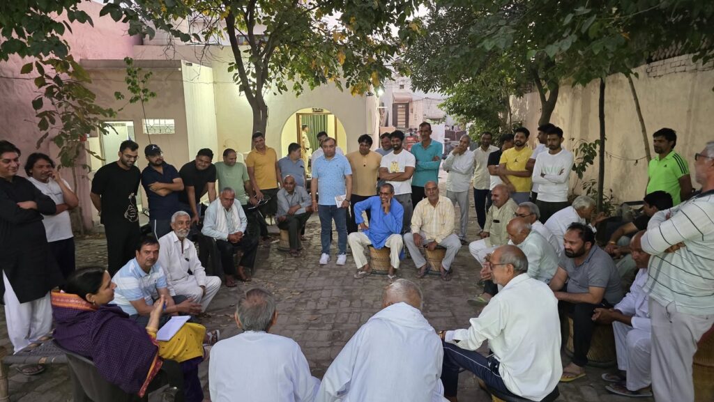 Always dedicated to your service - Today I had a cordial meeting with the local residents of village Ishapur and after listening to their problems, gave instructions to the concerned officials for their solution.